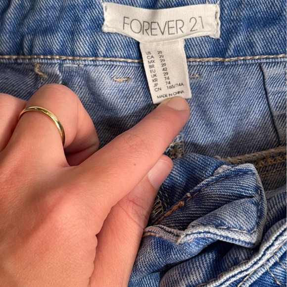 Forever 21 Womens Denim High Rise Rolled Hem Shorts Sz 29 - Picture 3 of 3